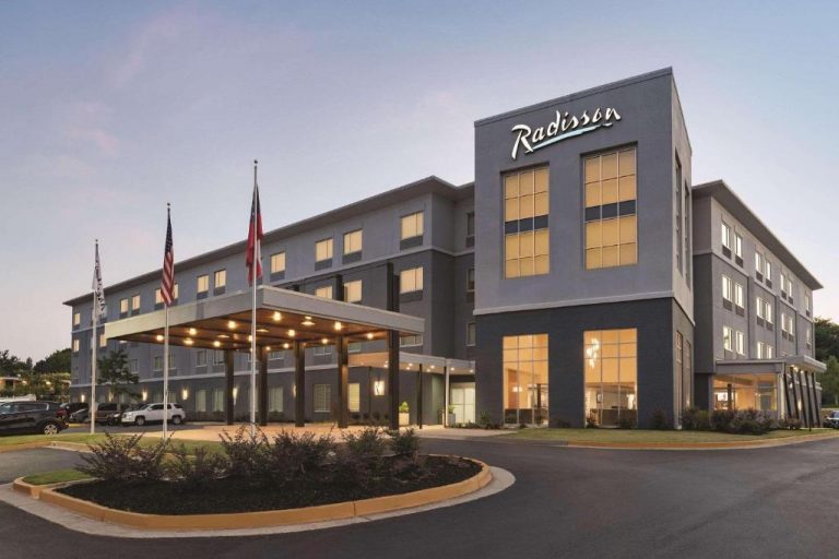 Stop Using Comparison Sites! Here’s How I Save Big When BookingRadisson Hotels